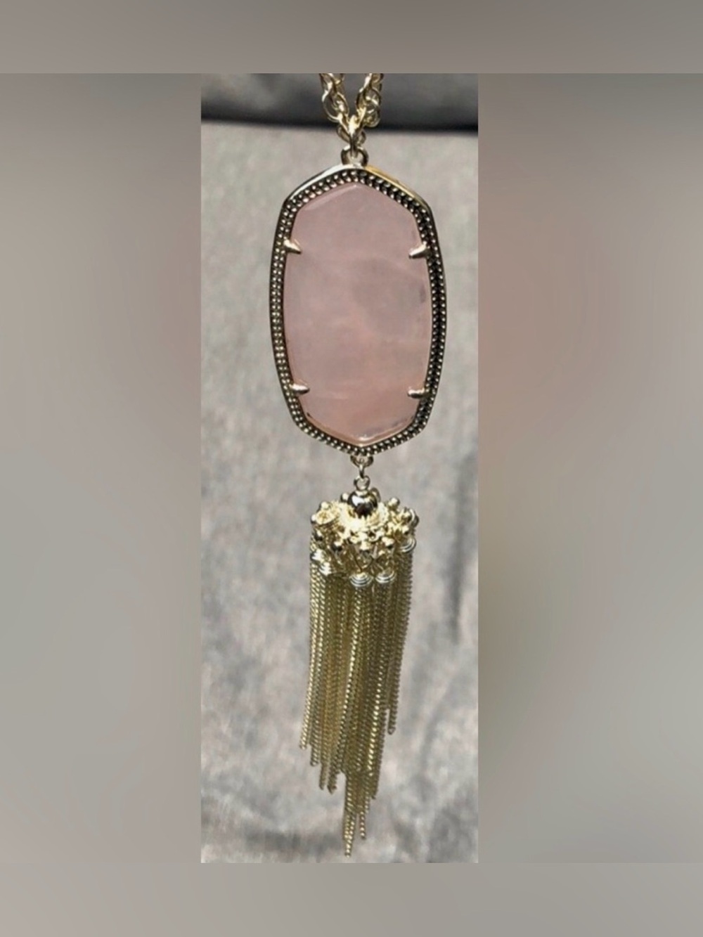 Kendra Scott Rayne Light Pink Quartz Pendant Necklace in EUC 🌹 - Picture 2 of 5